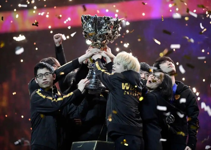 关于S赛决赛震撼开打，巅峰对决引爆全场的信息